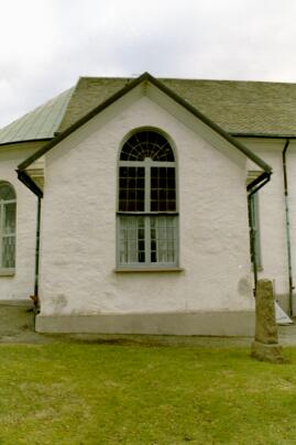 Sakristian med sitt blindfönster i Fristads kyrka.