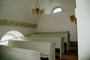 Bevarade läktarbänkar i Äspereds kyrka.