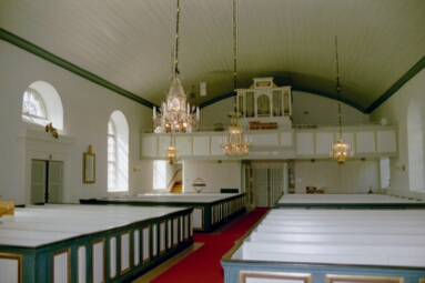 Bredareds kyrka sedd mot läktaren i väster.