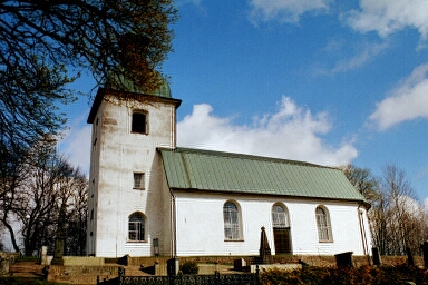 Toarps kyrka sedd från sydväst.