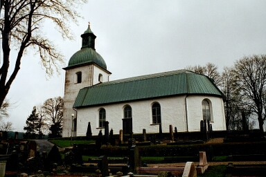 Toarps kyrka sedd från sydöst.