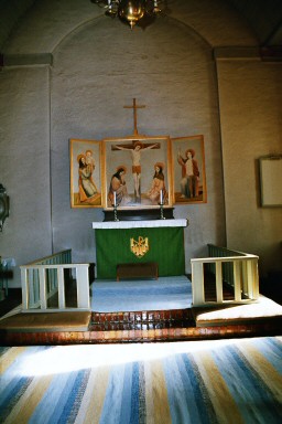 Lagmansereds kyrka, kor med altartavla av Gunnar Erik Ström. Neg.nr. B961_006:23. JPG.