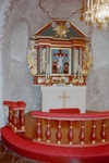 Gökhems kyrka interiör altaruppsats och altarring