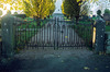 Borgunda kyrkogård grindar