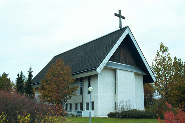 Kyrkan från sydost.