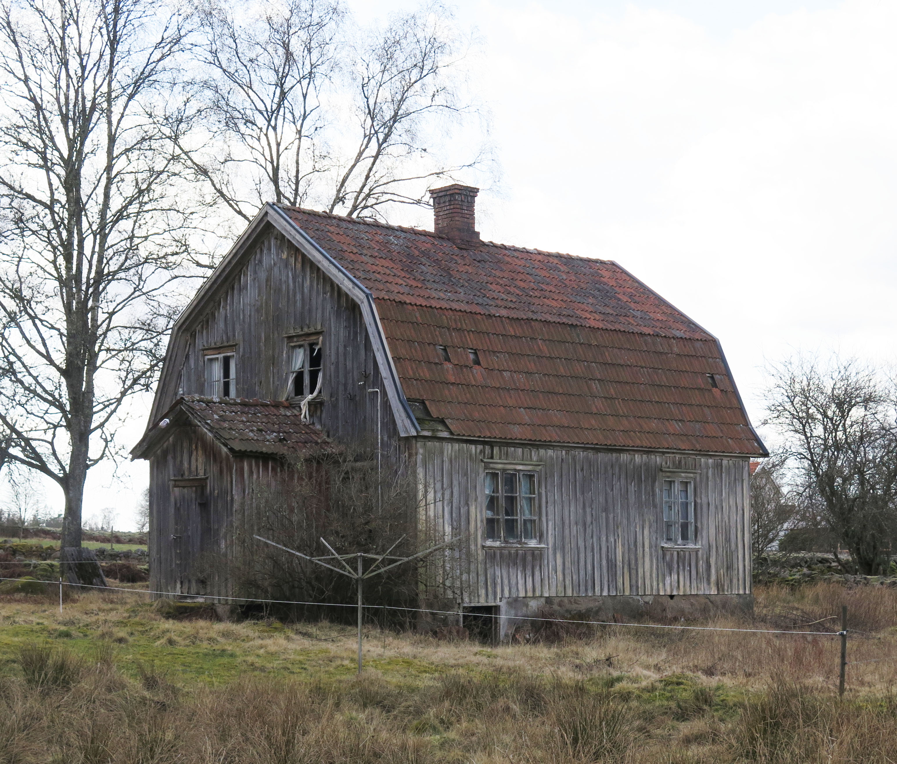 Bostadshuset ifrån nordöst. 