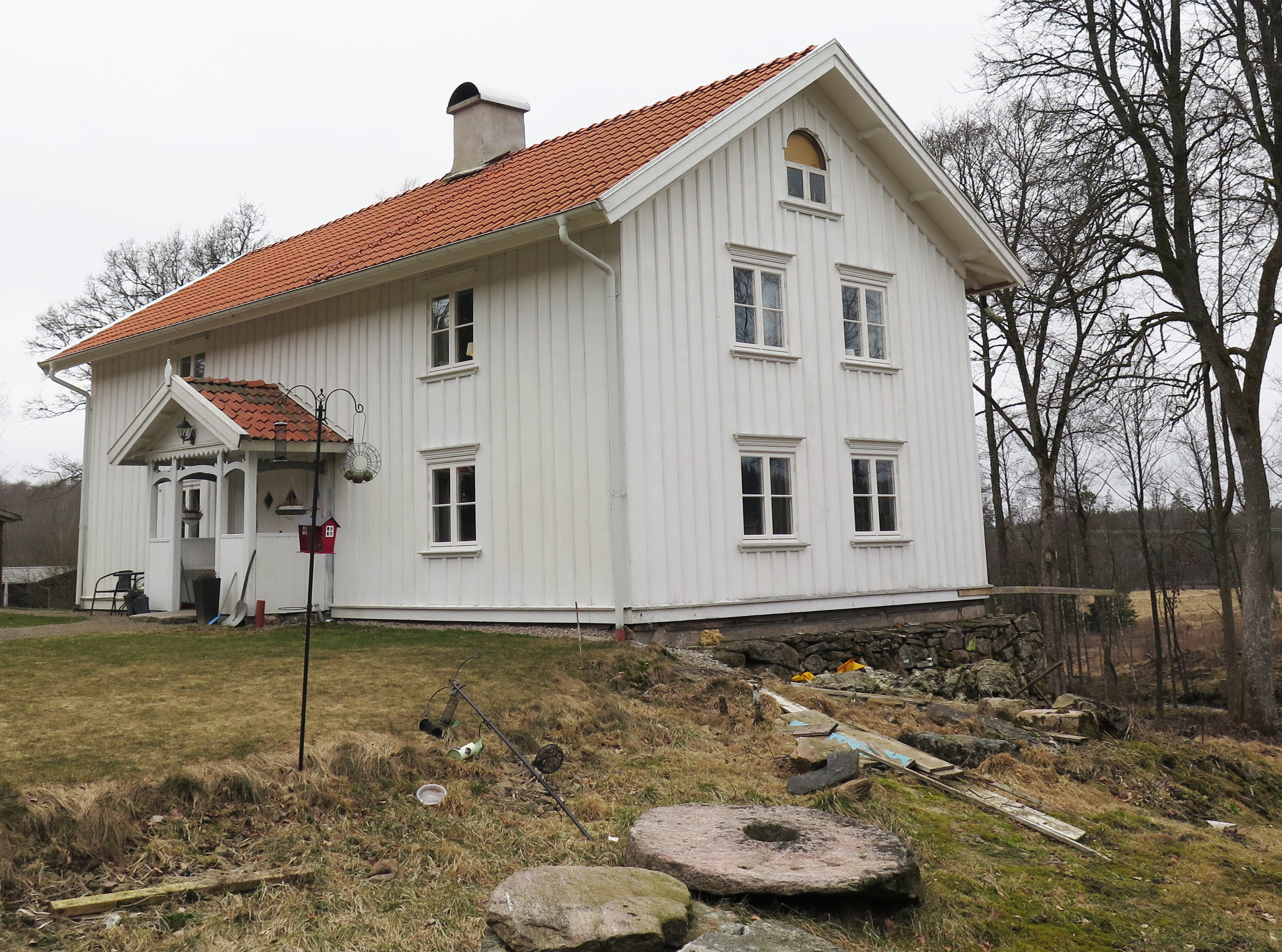 Bostadshuset på Lundabo 1:3 är en sidokammarstuga ifrån 1800-talets mitt. Byggnaden är välbevarad i de flesta väsentliga avseenden. 