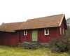 Det gamla fähuset/vedboden på Västergården är uppfört på 1890-talet. Den byggnadskropp som ligger närmast bostadshuset har en hög sockel i murad natursten. 