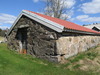 På Kölvarp finns en mycket gammal källare i tuktad gråsten. Källaren är troligtvis uppförd några decennier efter bostadshuset, kring mitten av 1800-talet. 