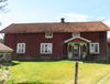 Framkammarstugan som utgör bostadshus på gården Kölvarp är av mycket hög ålder. 