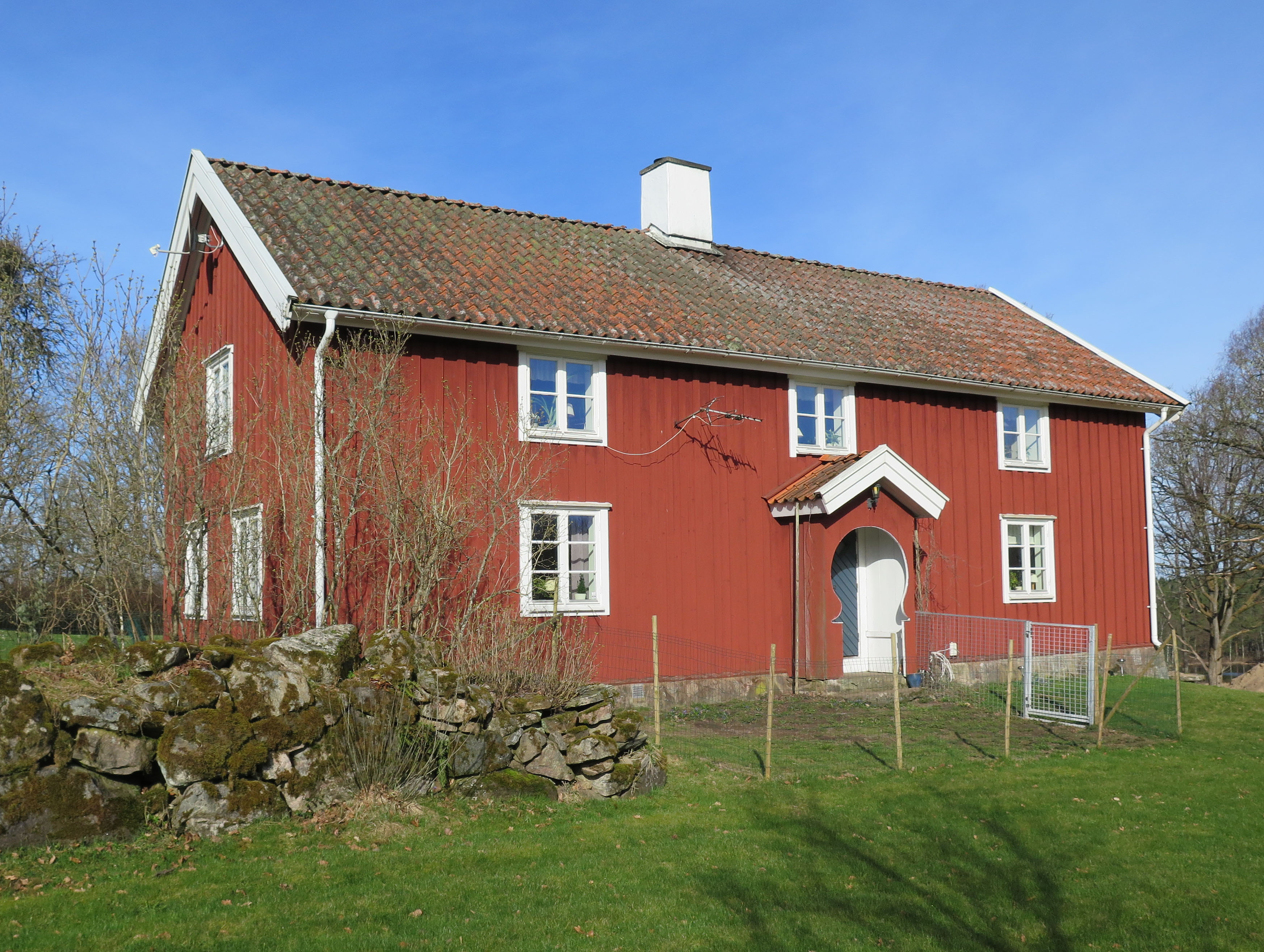 Bostadshuset på fastigheten Bottnen 1:4 är uppfört år 1850. Byggnaden ingår i den sammanhållna kulturmiljö som utgörs av tre gårdar belägna runt en bevarad bytomt i byn Bottnen. 