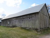 En ladugård av ålderdomlig typ finns på Brunnsåker. Största delen av fasaden är klädd i ursprunglig, omålad lockpanel. 