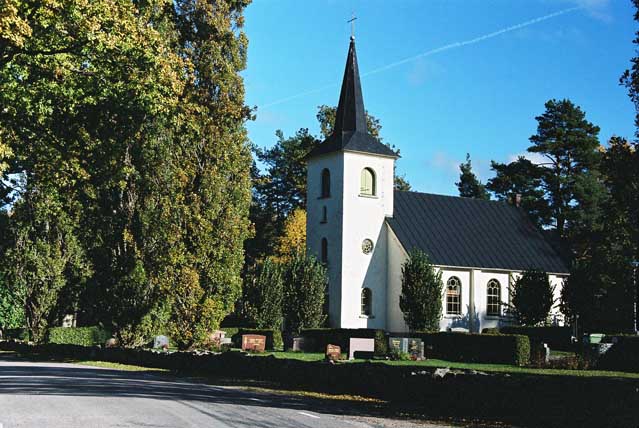 Kyrkan från nordväst.