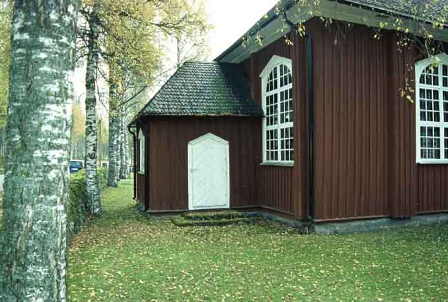 Kyrkans norra vapenhus från v.