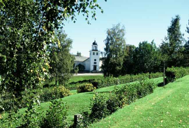 Vitsands kyrka från den nya kyrkogården.