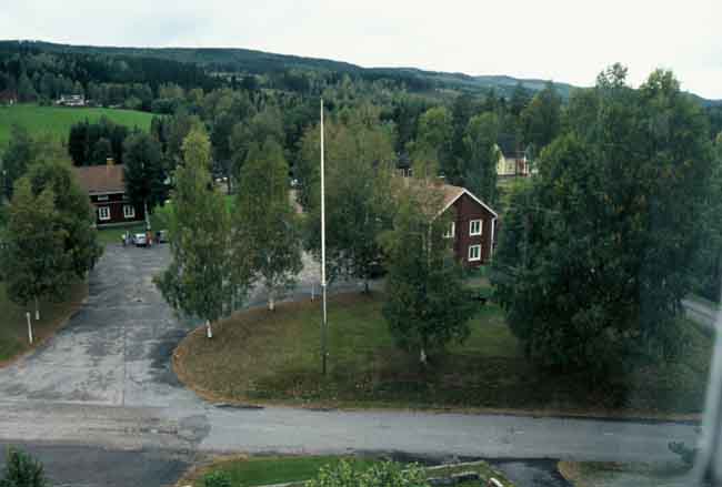 Sockenstugan väster om kyrkan.