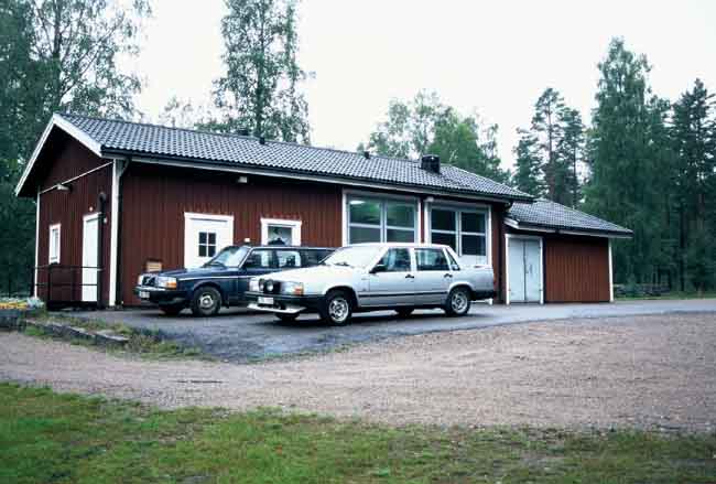 Södra Finnskoga kyrka, bårhuset norr om kyrkan.