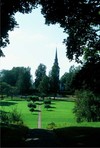 Stavnäs kyrka från prästgården.