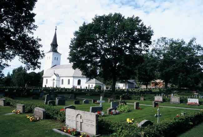 Gravområde sydväst om kyrkan.