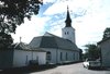 Gravkapellet ligger strax öster om kyrkan.