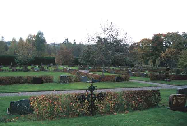 Gravområde öster om kyrkan.