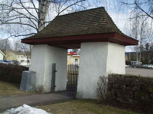 Stigluckan öster om kyrkans kor.