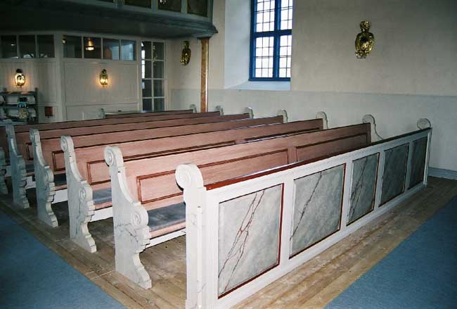 Västra Ämterviks kyrka, interiören, bänkar uppdelade i fyra kvarter, västra kvarteret i norr.