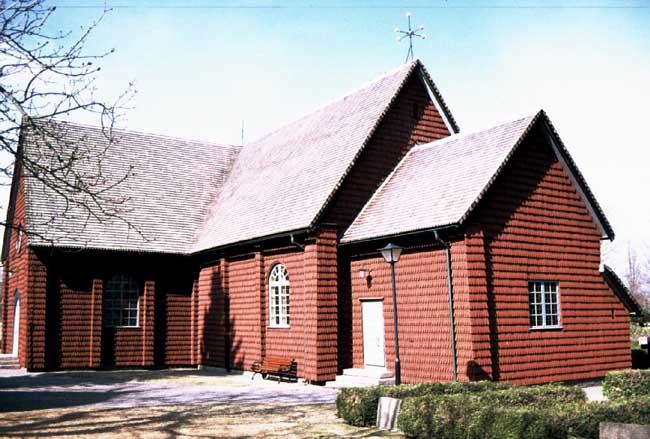 Hammarö kyrka, den södra och den östra korsarmen från sö.