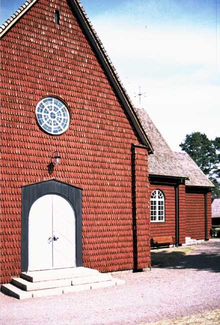 Hammarö kyrka, den södra och den östra korsarmen från sv.