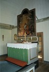 Interiör, altare och altartavla.
