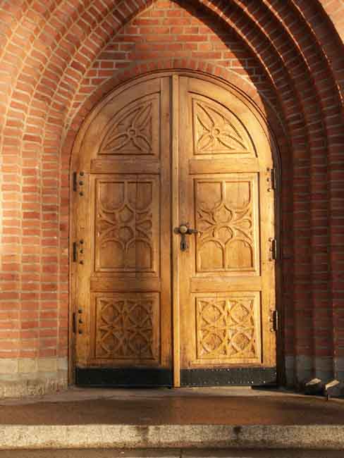 Kristinehamns kyrka, västra portalen.