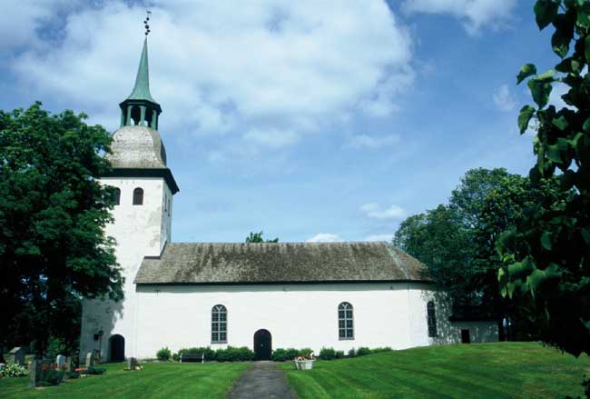 Kila kyrka från söder.