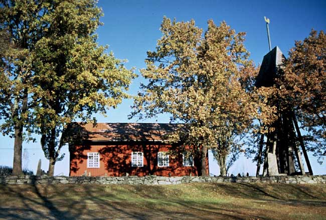 Kyrkan från söder.