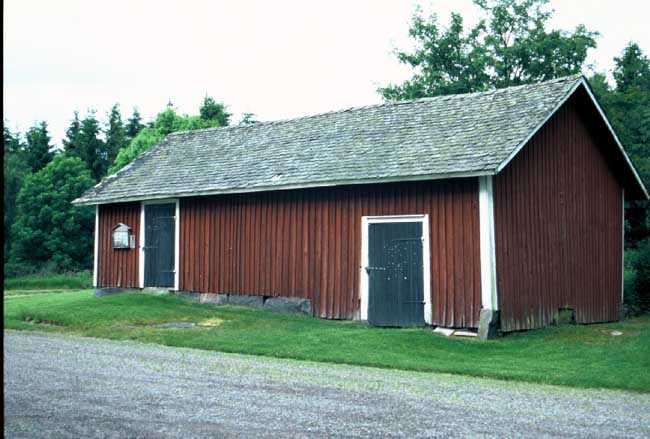 Ekonomibyggnad, fd stall mm väster om kyrkan.