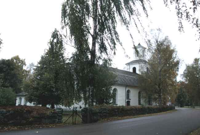 Norra Råda kyrka från sydost.