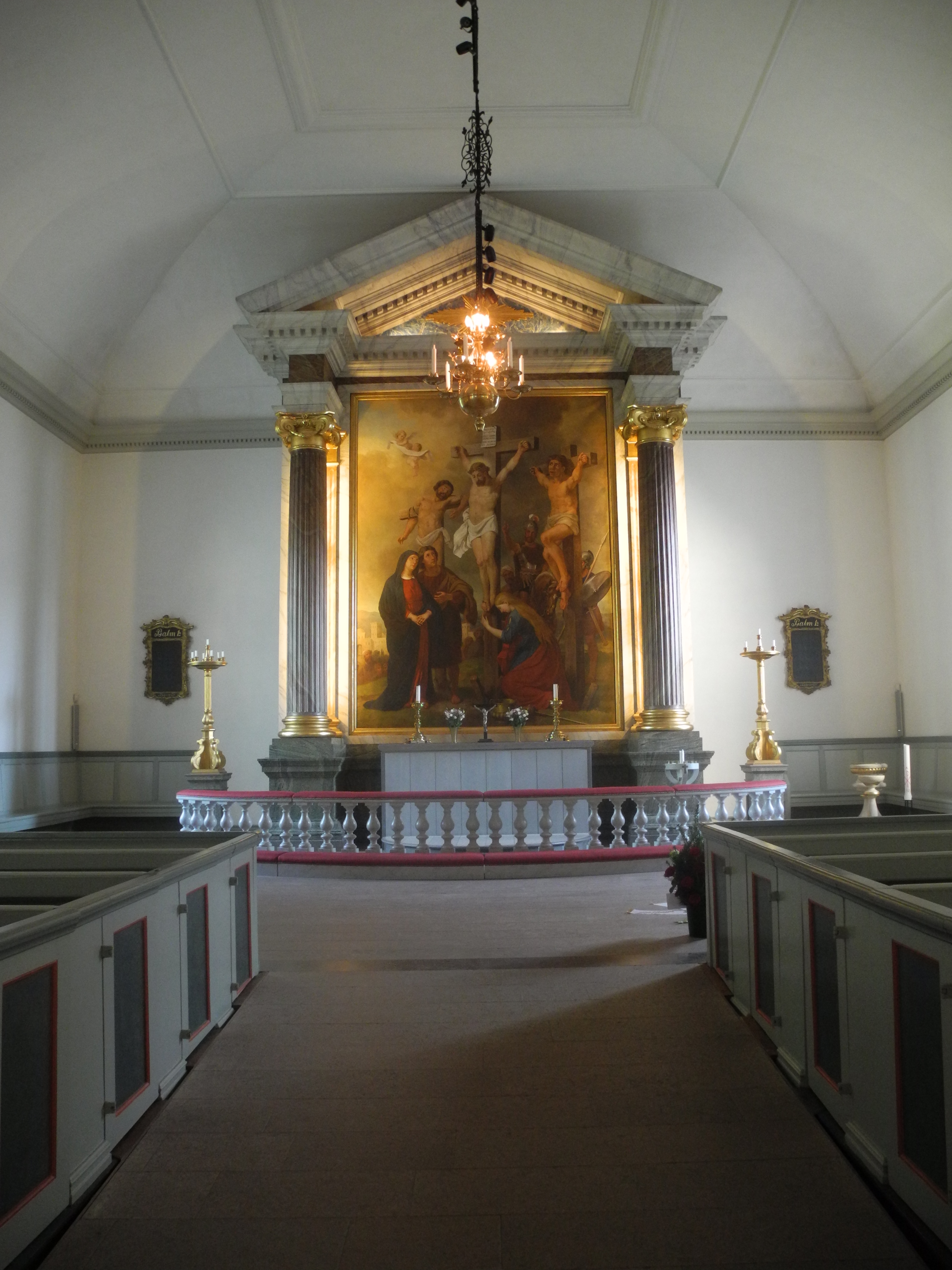Asarums kyrka, altaruppsats.