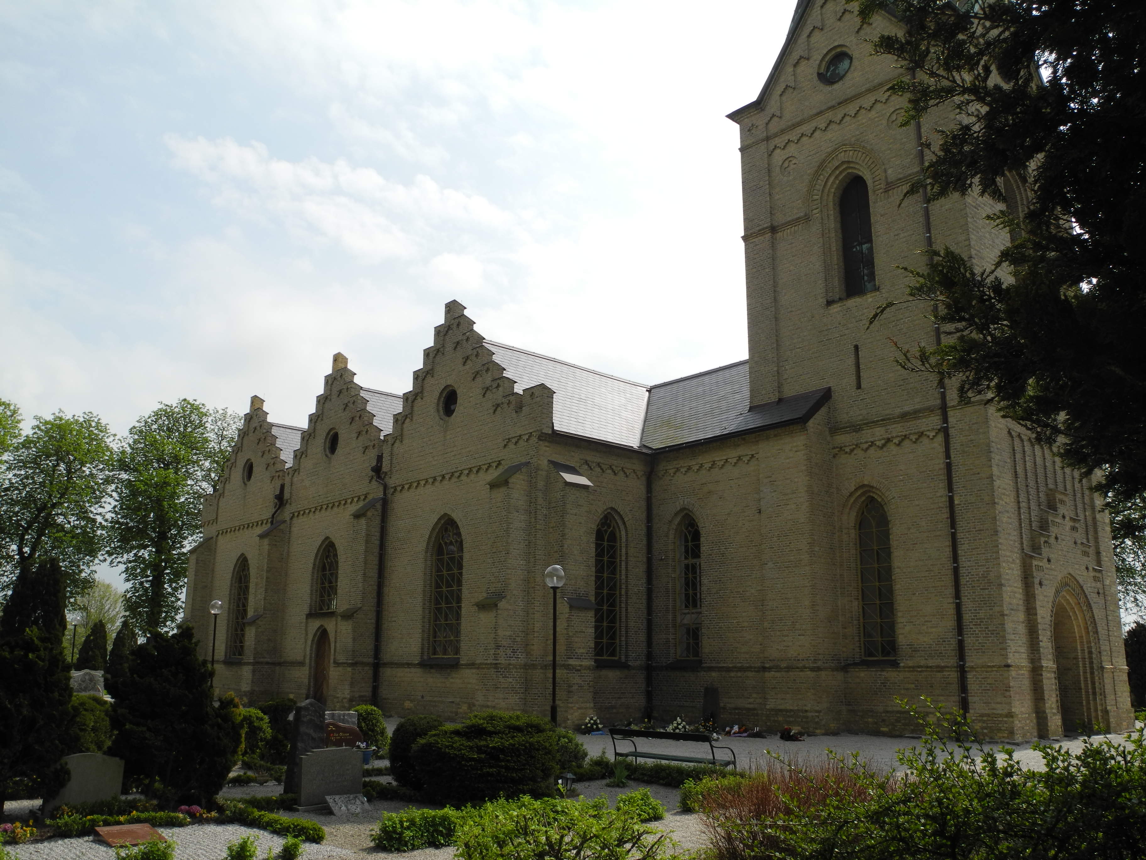 Uppåkra kyrka, norra långsidan.