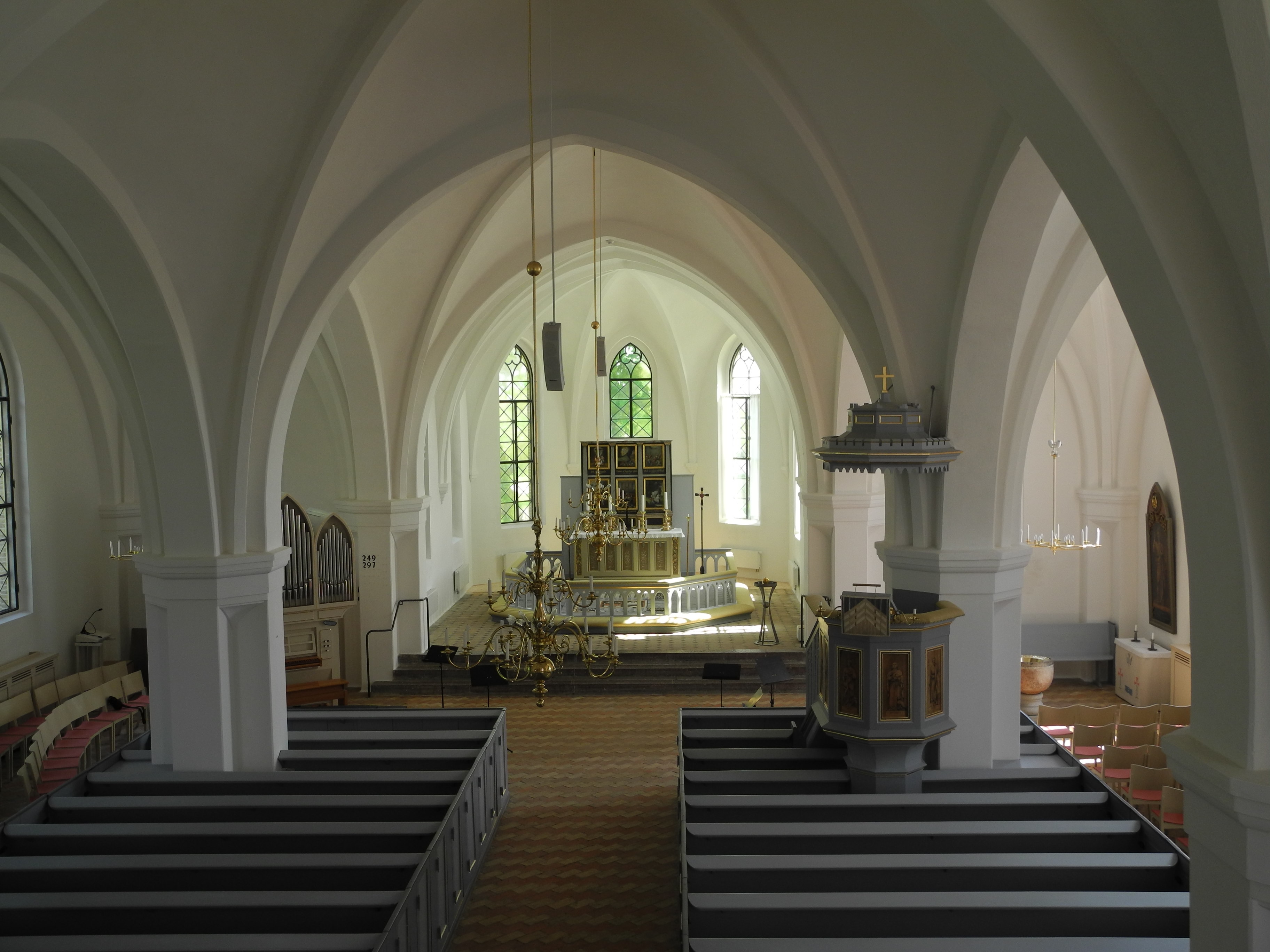 Uppåkra kyrka, långhuset mot öster.