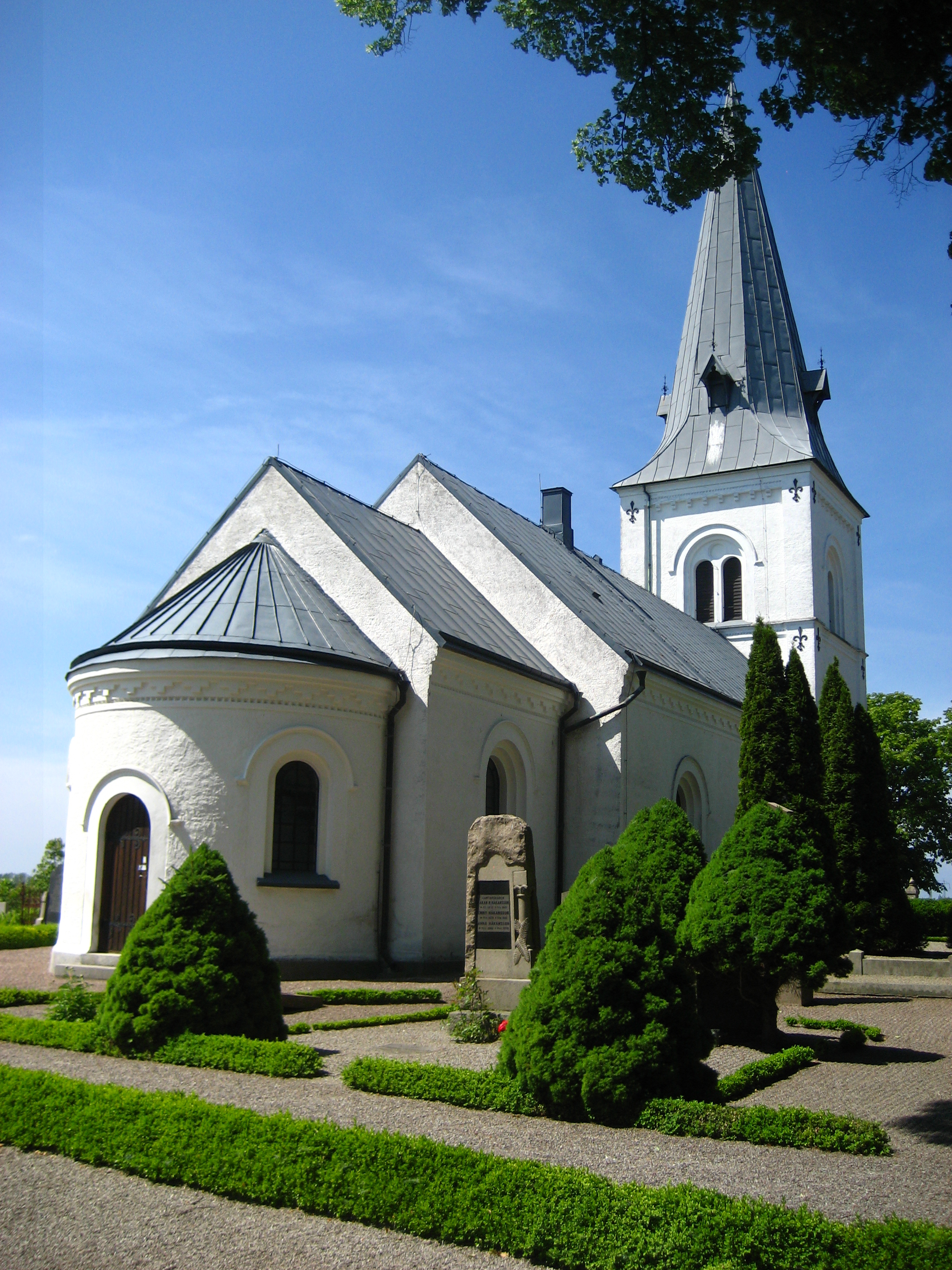 Görslövs kyrka från nordost.