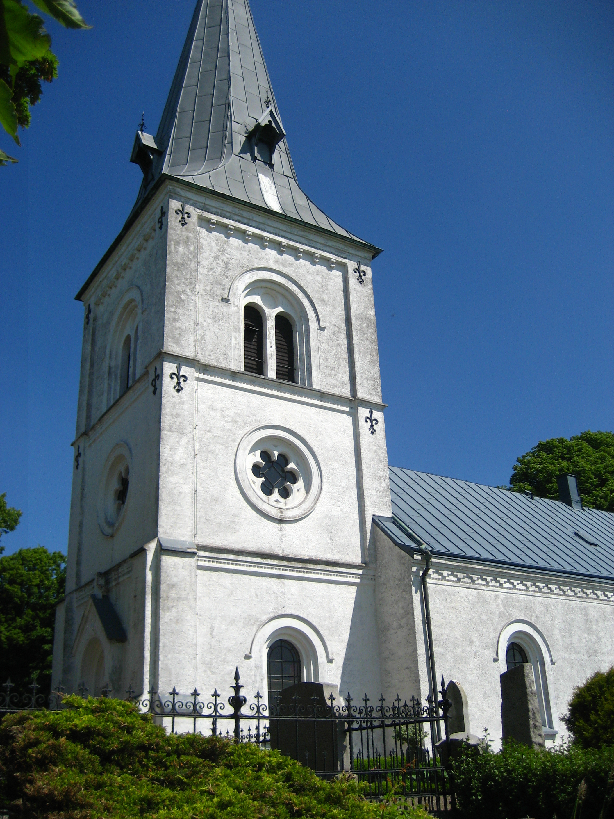 Görslövs kyrka, tornet från sydväst.