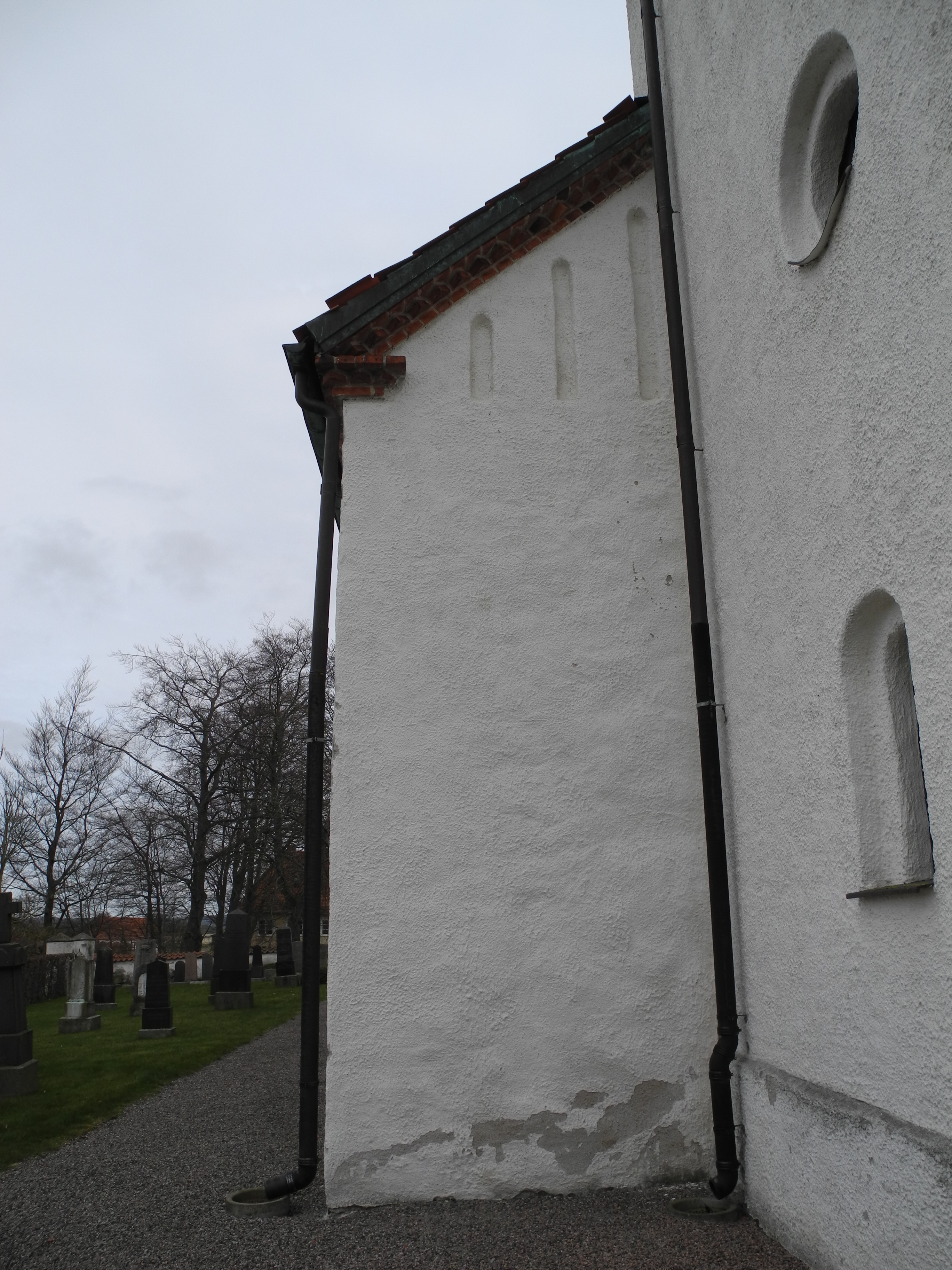 Esarps kyrka, ...