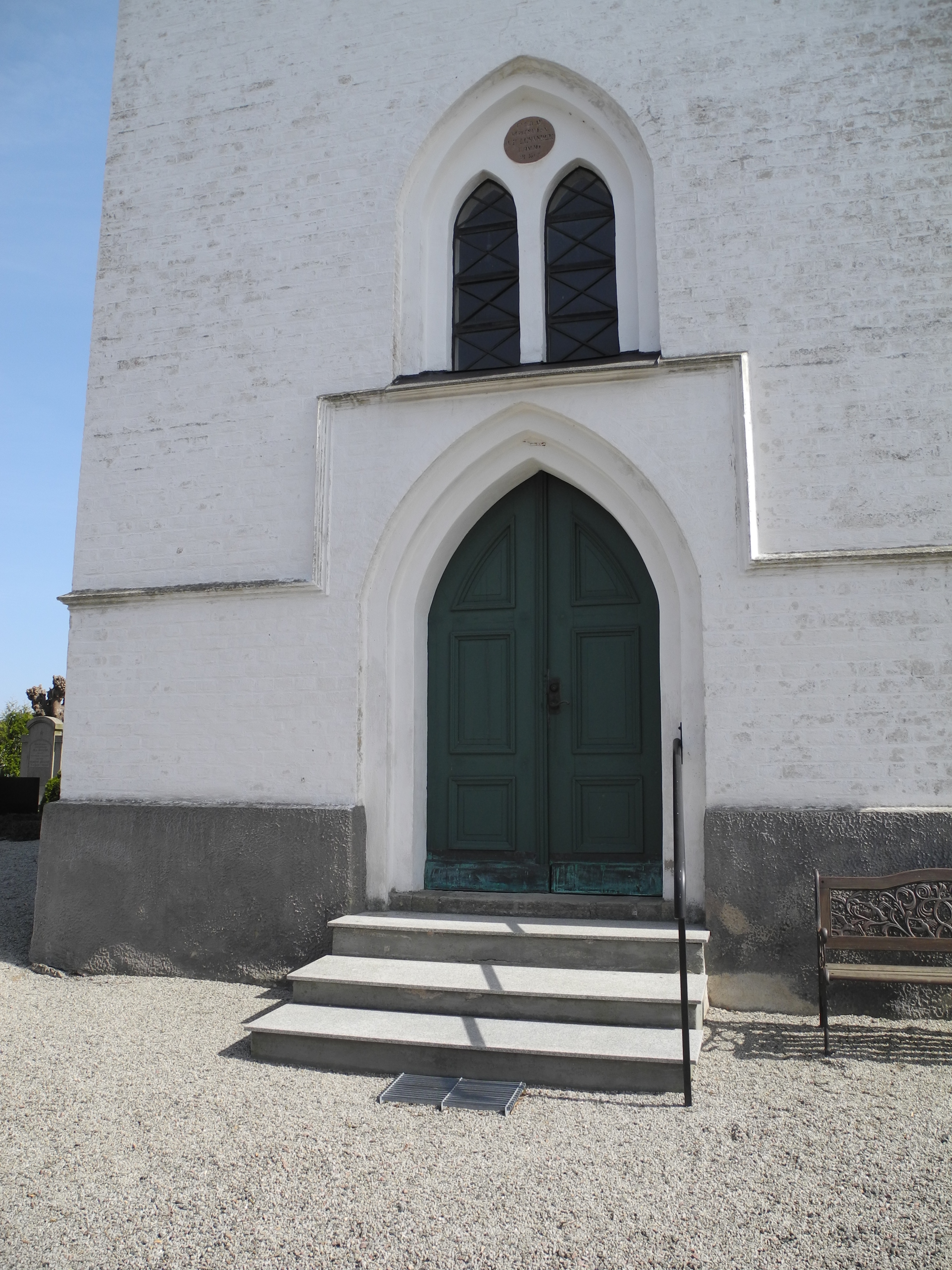 Särslövs kyrka, ingången från väster.