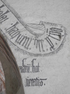 Ysane kyrka, kalkmålning på södra sidan om triumfbågen. Ett språkband vid triumfbågen anger på latin att målningarna är utförda 1459 av Nils Håkansson, (Nicolai Haquini), 