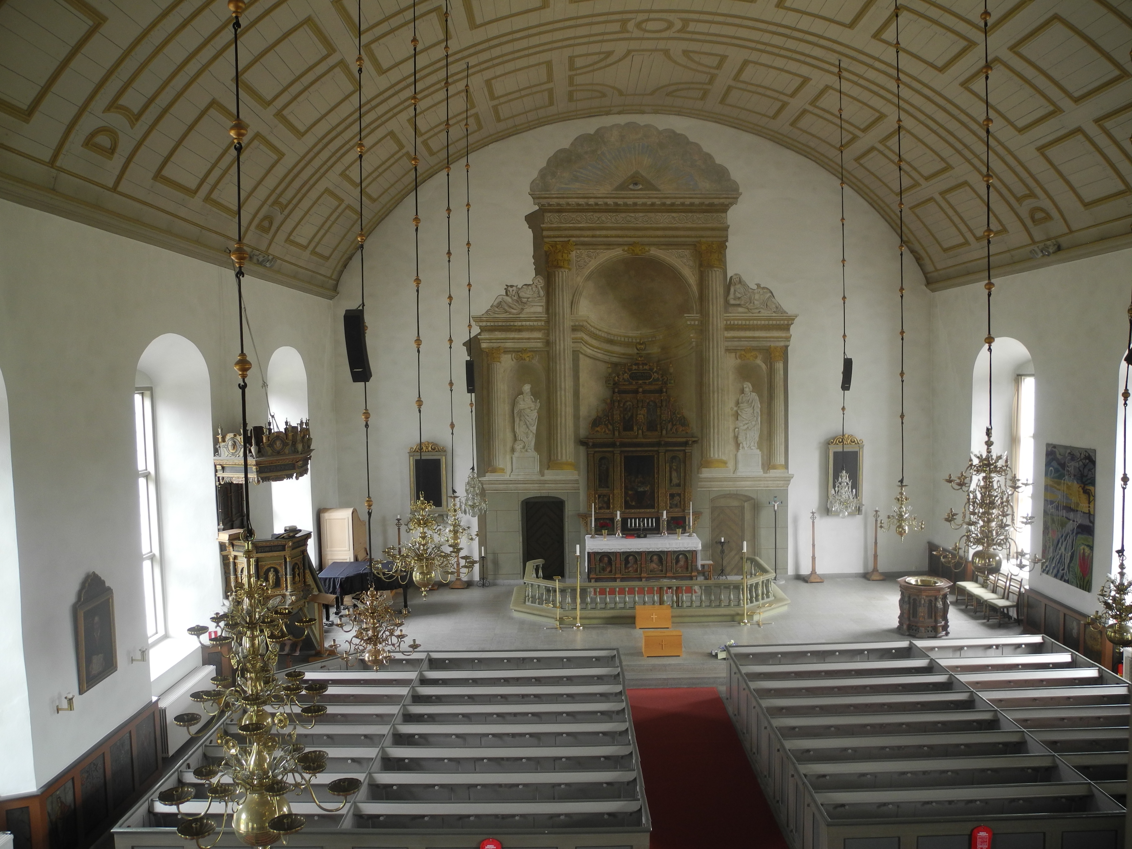 Mjällby kyrka, kyrkorummet från väster.