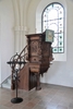 Predikstolen är troligen tillverkad i Jacob Krembergs verkstad i början av 1600-talet.