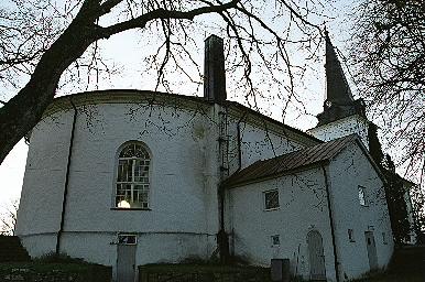 Koret och sakristian på Örby kyrka, från NÖ.