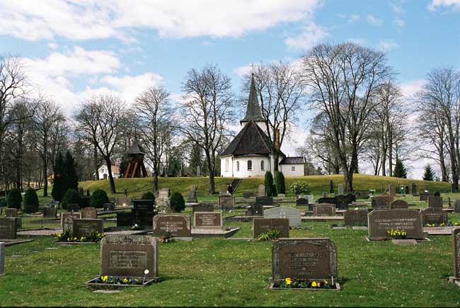 Kyrkoanläggningen sedd österifrån. 