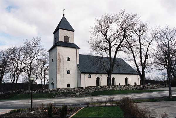 Fors kyrka, sedd från sydväst. 