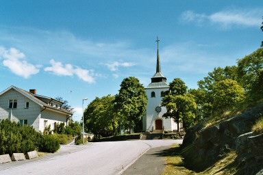 Nossebro kyrka och församlingshem från väster. Neg.nr. 04/153:02. JPG. 