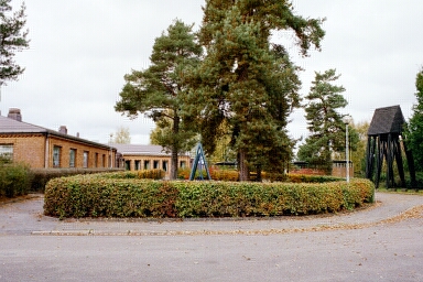 Marierokyrkan med klockstapel sett från vändslingan på den övre marketagen i öster.